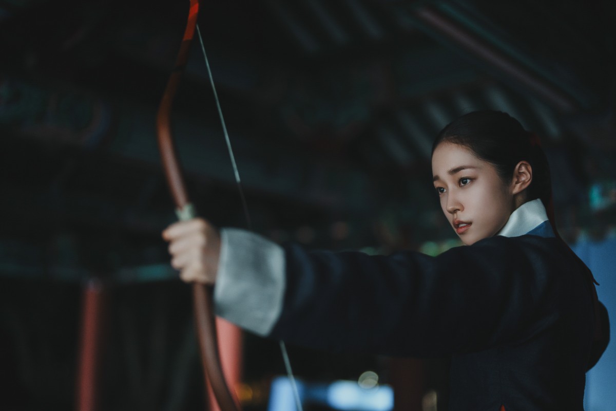 Netflix宮廷鬼劇《鬼謎東宮》7/17正式上線!「捉鬼人」南柱赫攜手「宮女」盧允瑞揭開超狂「人鬼世界」!君王曹承佑亦正亦邪有不能說的秘密… - 第3張圖 Netflix鬼劇《鬼謎東宮》南柱赫、盧允瑞、曹承佑